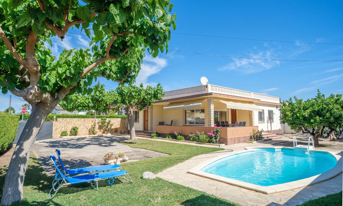 Vinaros Villa | Holiday Home "El Refugi" with Private Pool, Terrace and Wi-Fi