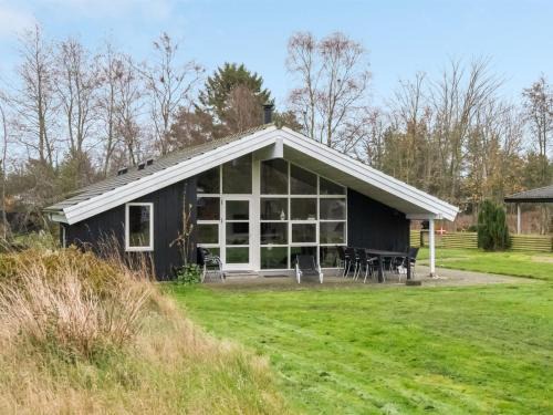 Hou House | Holiday Home Elni - 900m from the sea by Interhome
