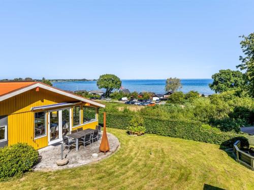 Bjert House | Holiday Home Ephra - 150m from the sea by Interhome