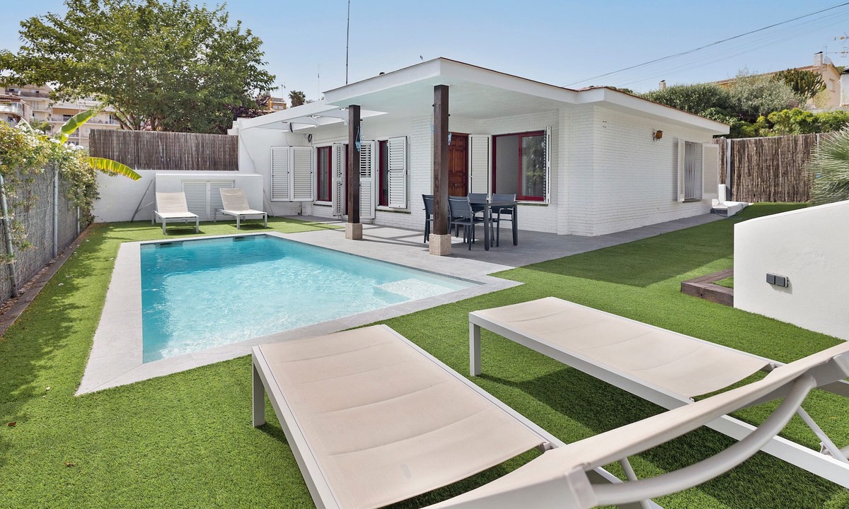 Vallpineda House | Holiday Home with Moutain View, Private Pool, A/C & WiFi
