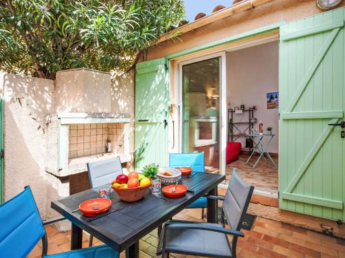 Le Chateau House | Holiday Home Les Coraux-16 by Interhome