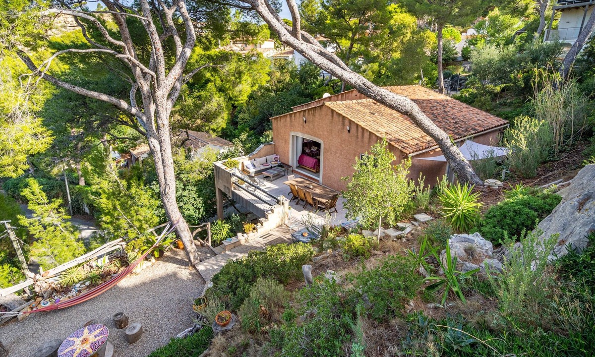 Ensues-la-Redonne House | Holiday Home 'Villa Calanques' with Sea View, Private Terrace and Wi-Fi
