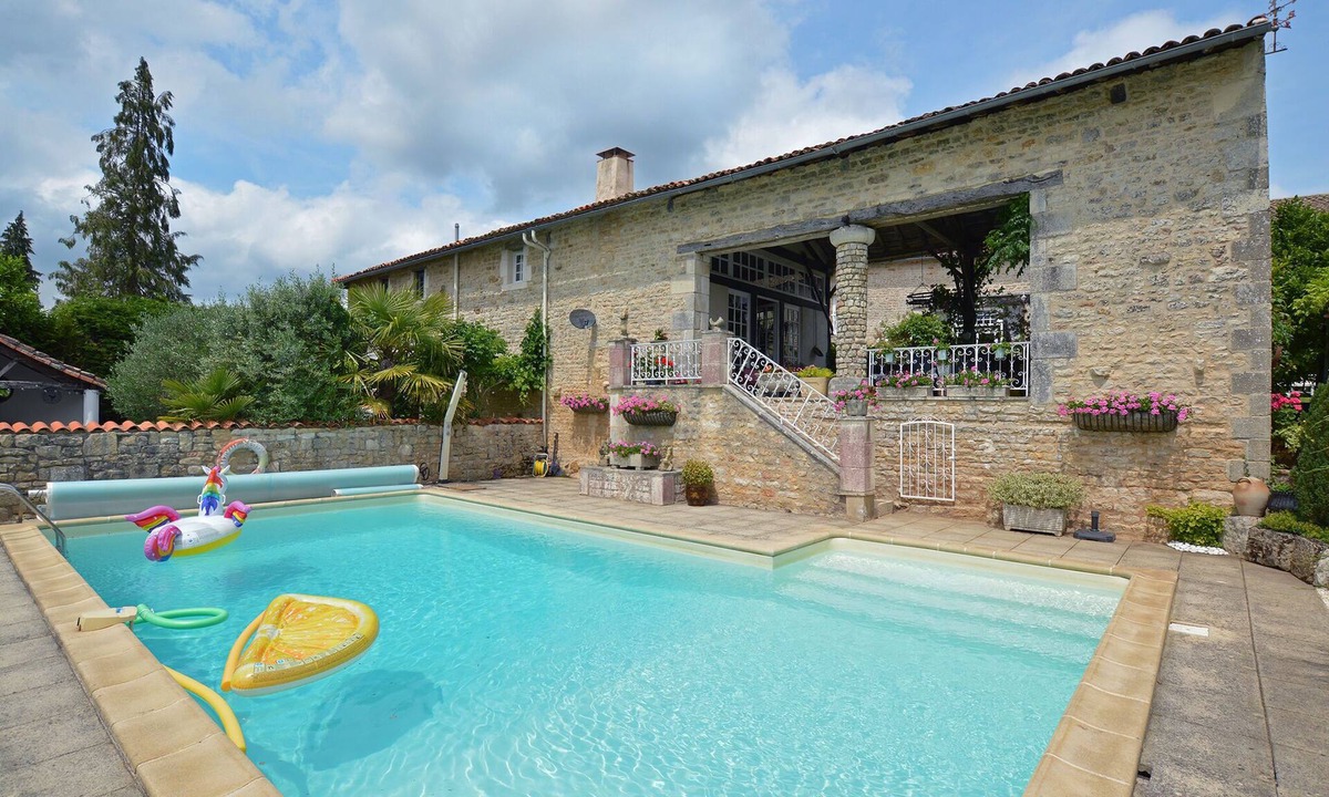 La Foret-de-Tesse House | Holiday Home in Charente with Pool