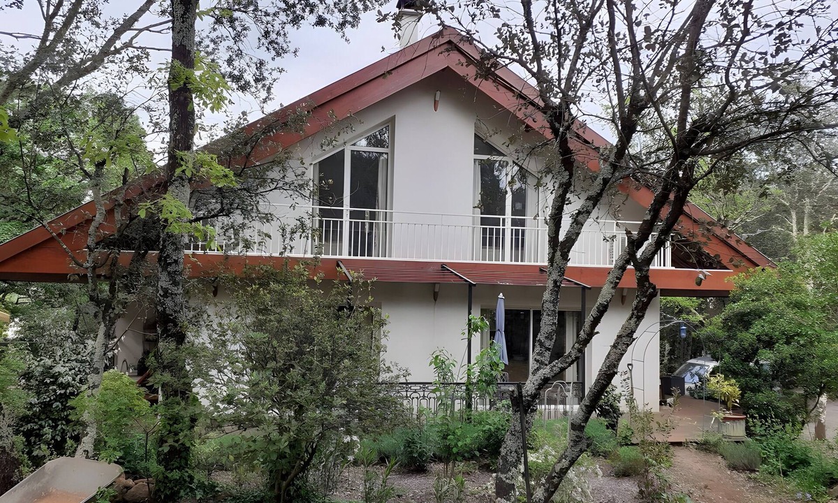 Molieres-sur-Ceze House | Holiday Home 'A Romantic Retreat in The Woods' with Mountain View, Wi-Fi and Air Conditioning