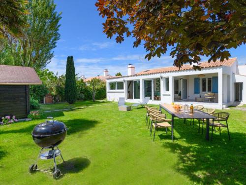 Noirmoutier-en-l'Ile House | Holiday Home Nostress -Villa-Studio- 8 pers by Interhome