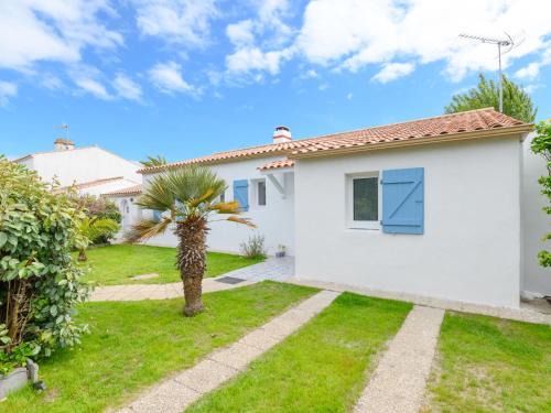 Noirmoutier-en-l'Ile House | Holiday Home Nostress-Villa 6 pers by Interhome