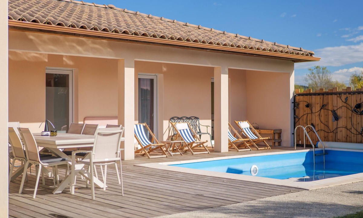 Vallon-Pont-d'Arc House | Holiday Home 'M Vallon Pont D'arc' with Private Pool, Wi-Fi and Air Conditioning