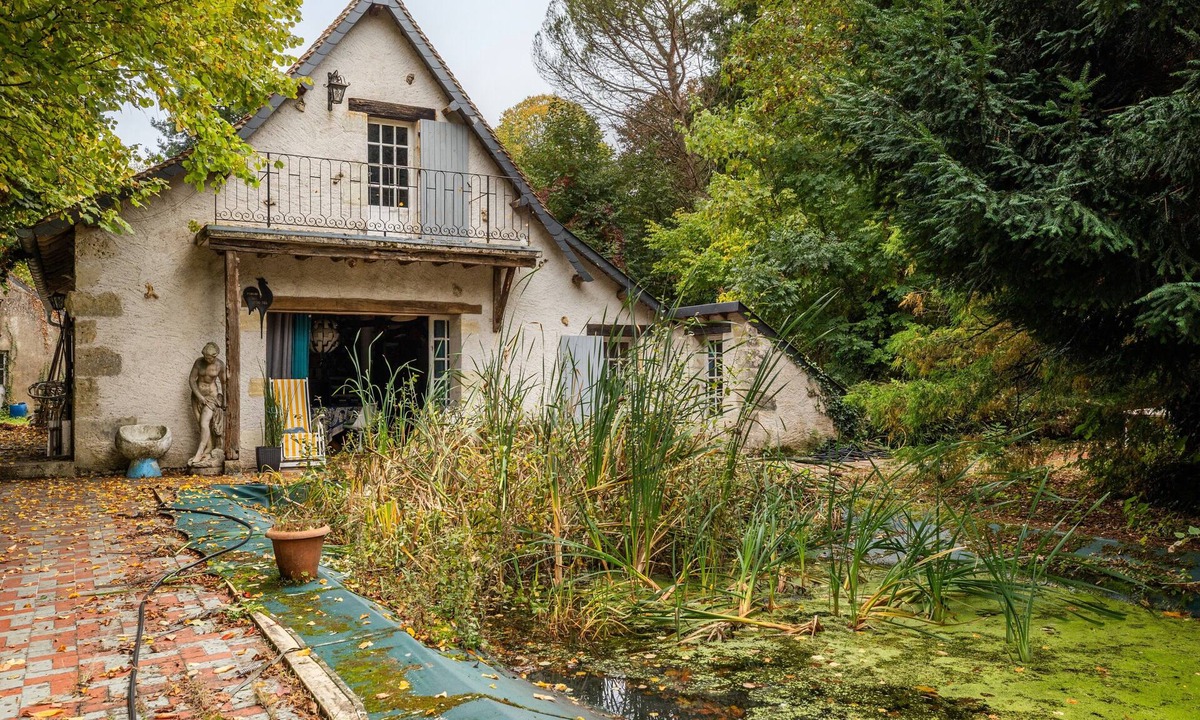 Vernou-sur-Brenne House | Holiday Home 'La Closerie Du Cassereau' with Shared Garden and Balcony