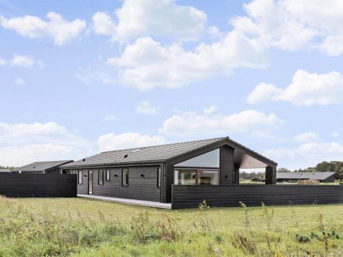Bratten Strand House | Holiday Home Frithbjorn - 900m from the sea by Interhome