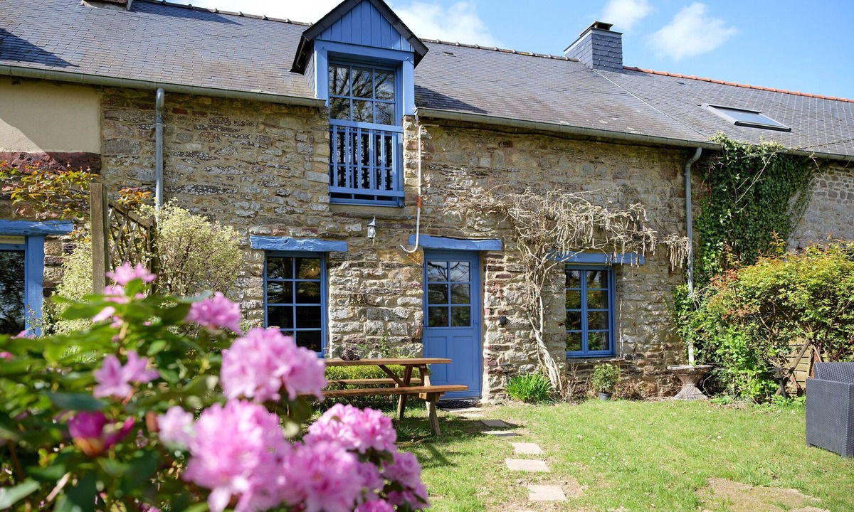 Paimpont House | Holiday Home “Gîte La Longère de Brocéliande” with Private Garden