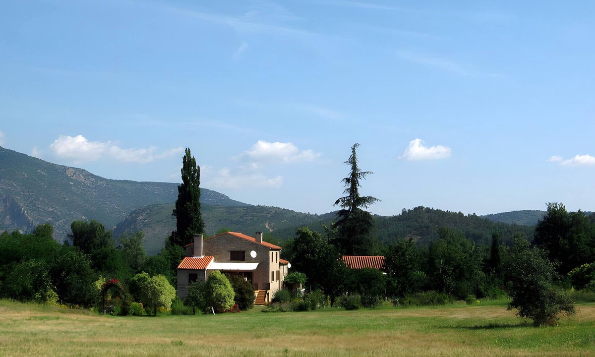 Sahorre House | Holiday Home 'Gîte Le Chant Des Oiseaux' with Mountain View, Wi-Fi & Air Conditioning