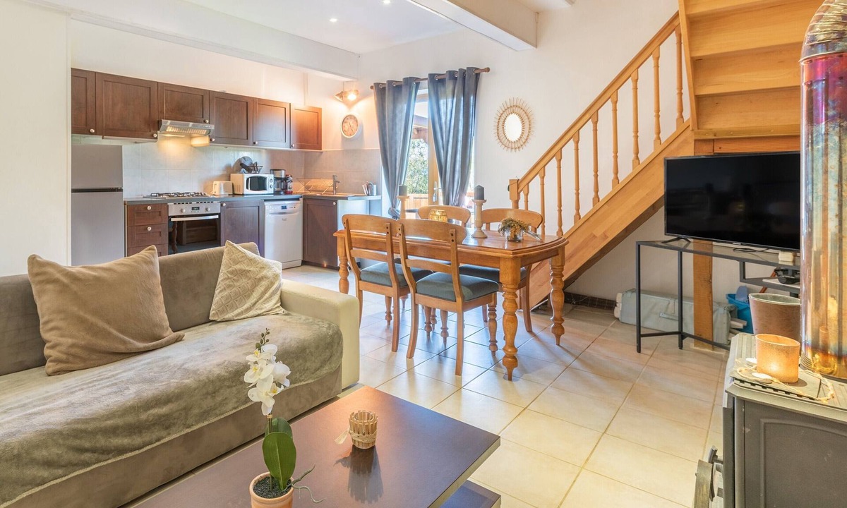 Peyraube House | Holiday Home 'Galets' with Mountain View, Wi-Fi and Air Conditioning