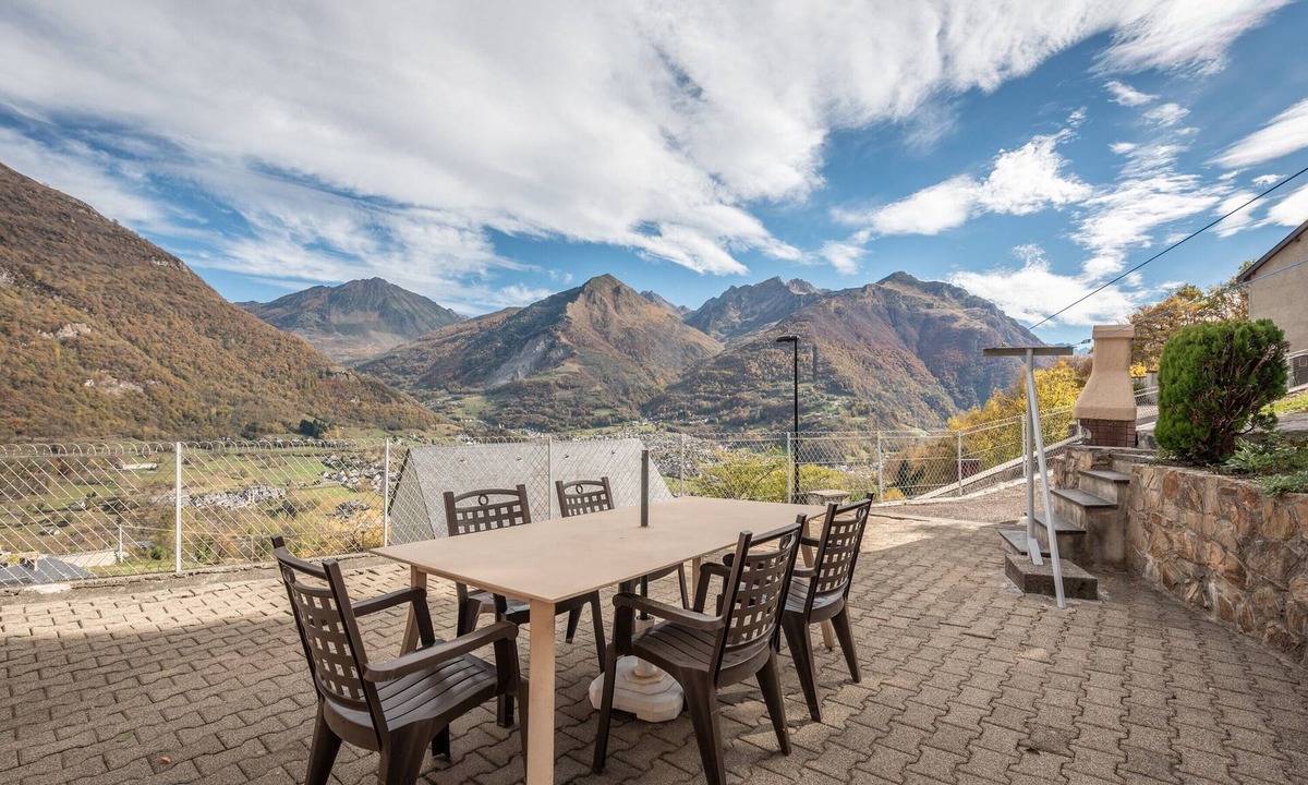 Sazos House | Holiday Home 'Gary Loup' with Mountain View, Private Terrace and Wi-Fi