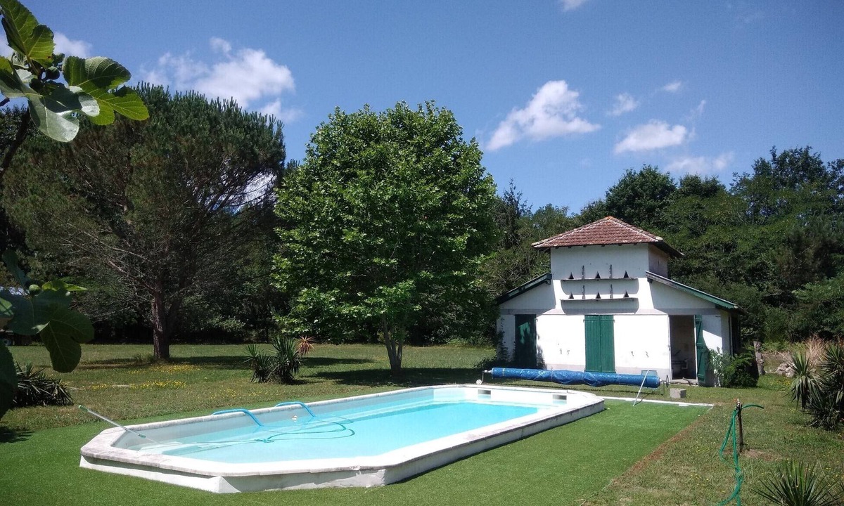 Castets House | Holiday Home 'Gîte 5 to 6 People, Shared Pool, Beaches Nearby' with Pool