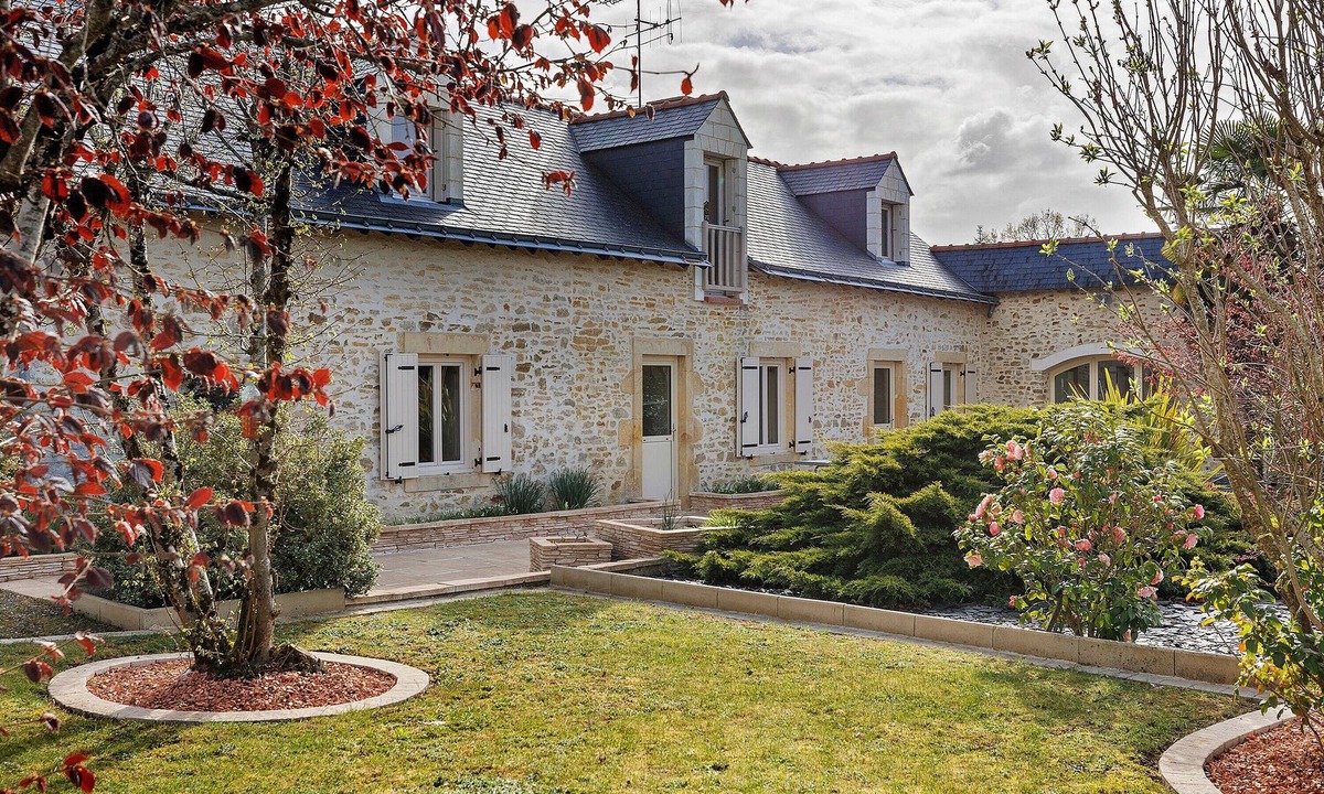 Huille House | Holiday Home 'Gîte Bleu Pour 14 Personnes' with Private Terrace and Wi-Fi