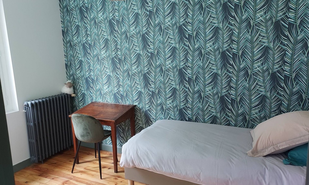 Auzat House | Holiday Home 'Gite Du Montcalm' with Mountain View, Shared Terrace and Wi-Fi