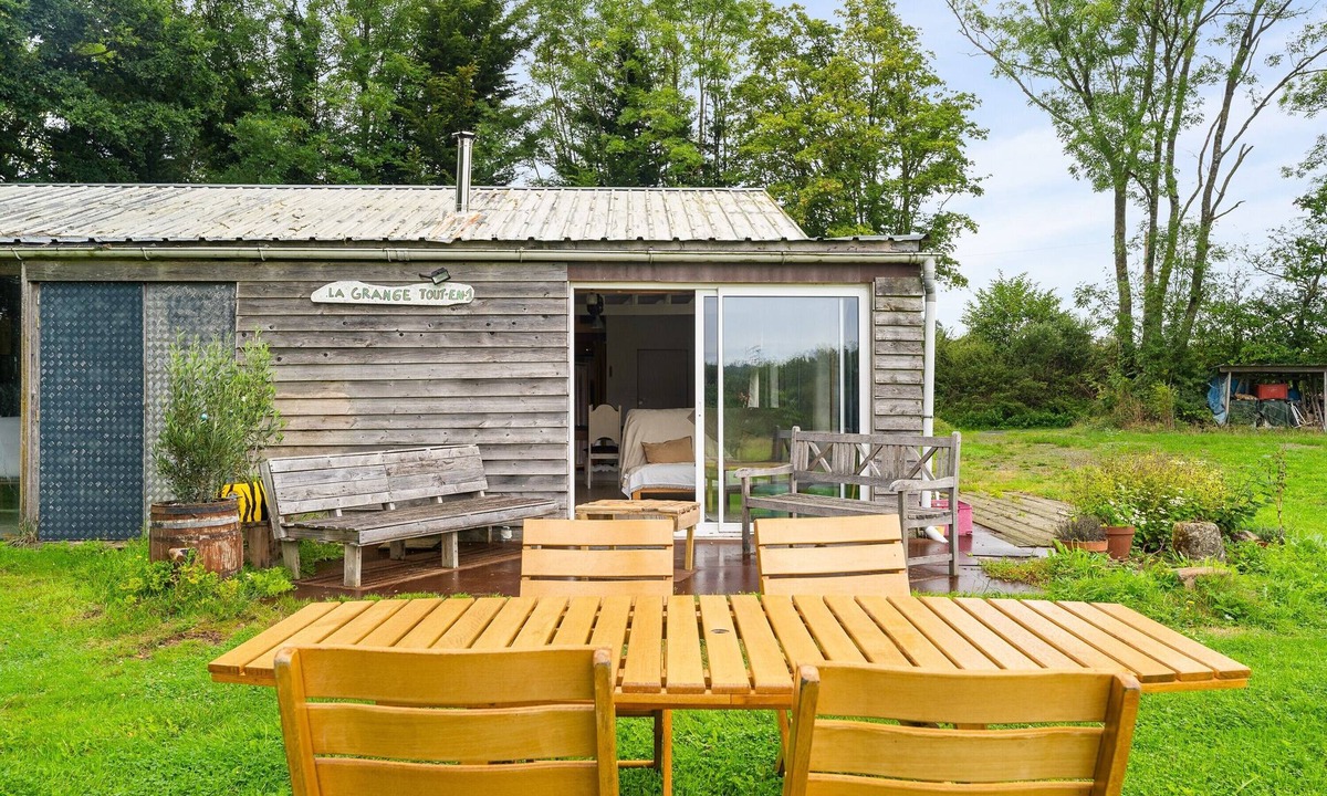 Broons House | Holiday Home 'Gîte Pour 4 Avec Sauna' with Shared Garden