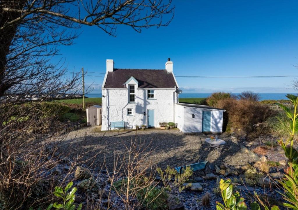 Edern House | Holiday Home Glanie by Interhome