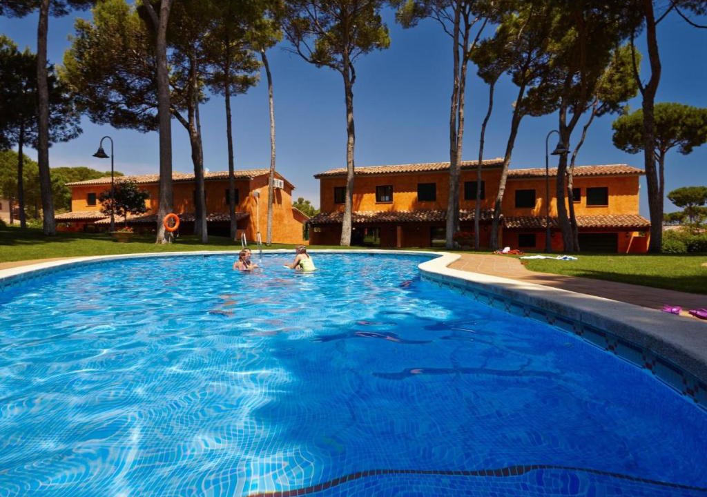 Pals House | Holiday Home Golf Relax 4 dorm by Interhome