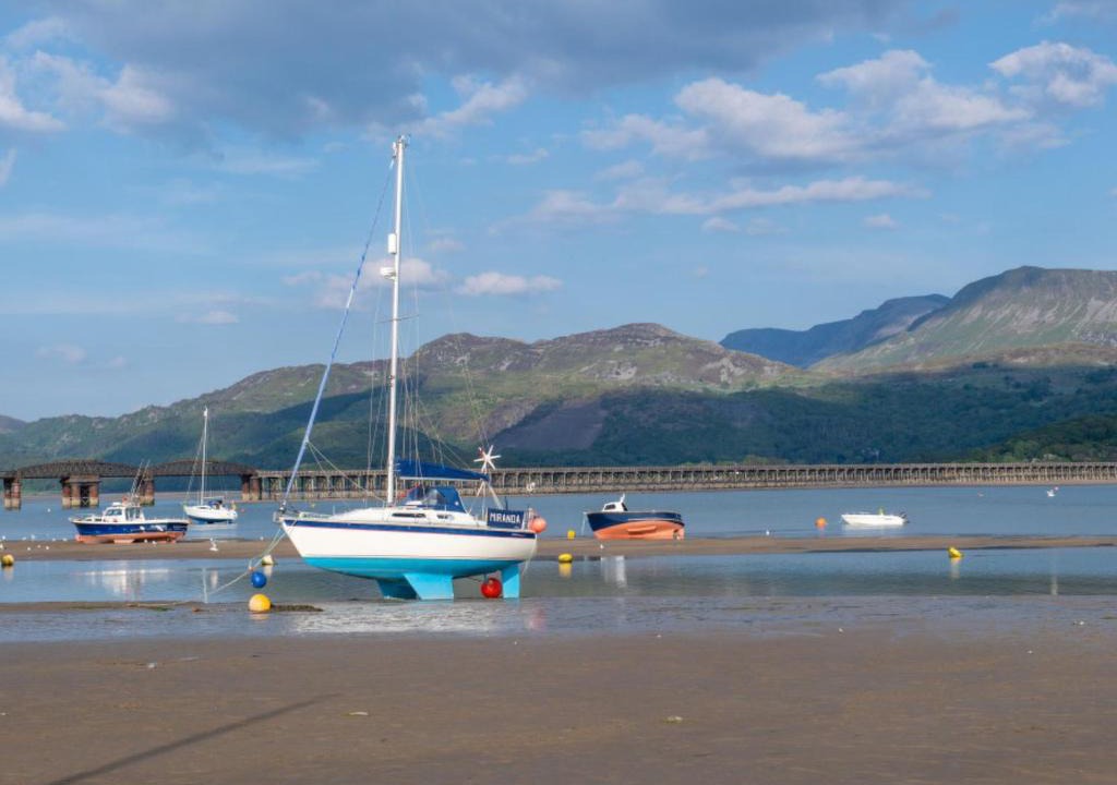 Ganllwyd House | Holiday Home Hideaway by Interhome