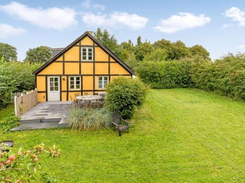 Gedser House | Holiday Home Hughlek - 1-5km from the sea by Interhome