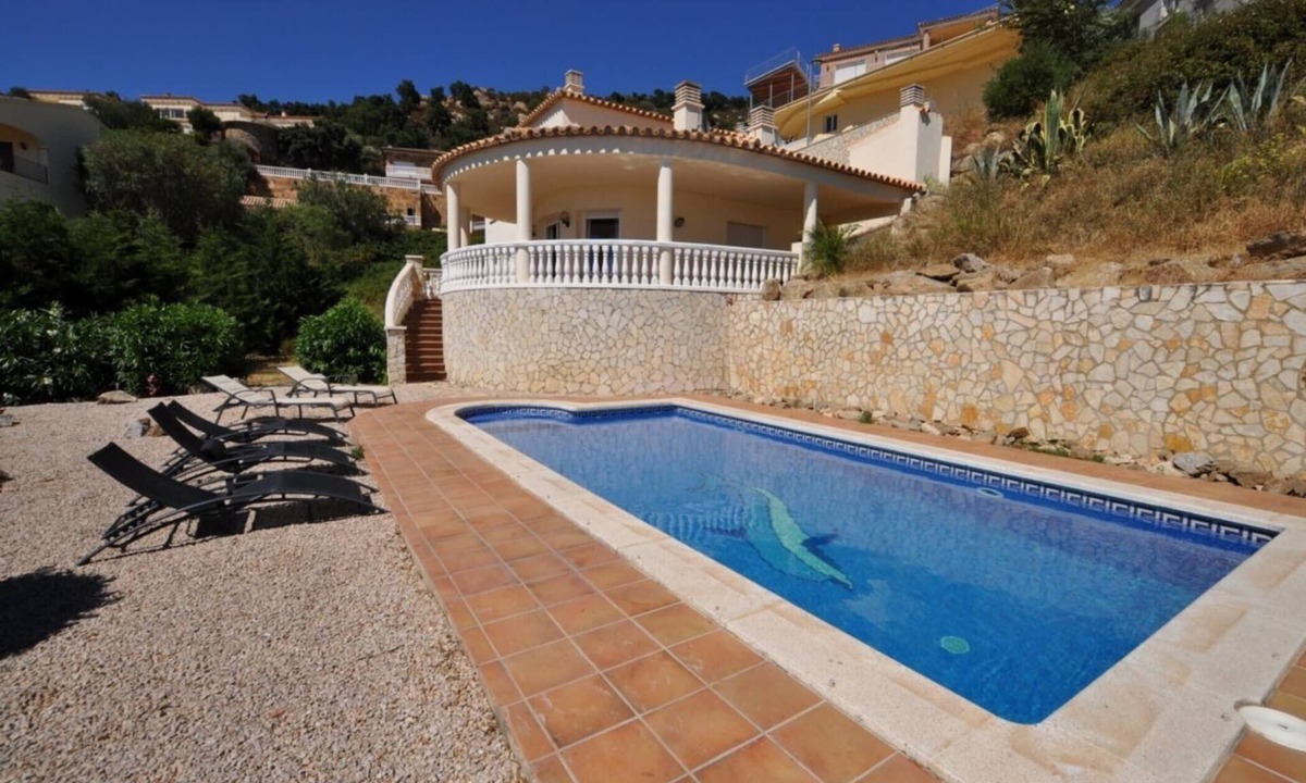 Palau-Saverdera House | Holiday Home in Empuriabrava with Private Pool