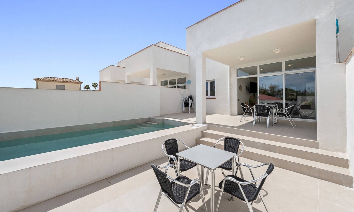 El Ligallo del Ganguil House | Holiday Home 'Illa De Buda' with Mountain View, Wi-Fi and Air Conditioning