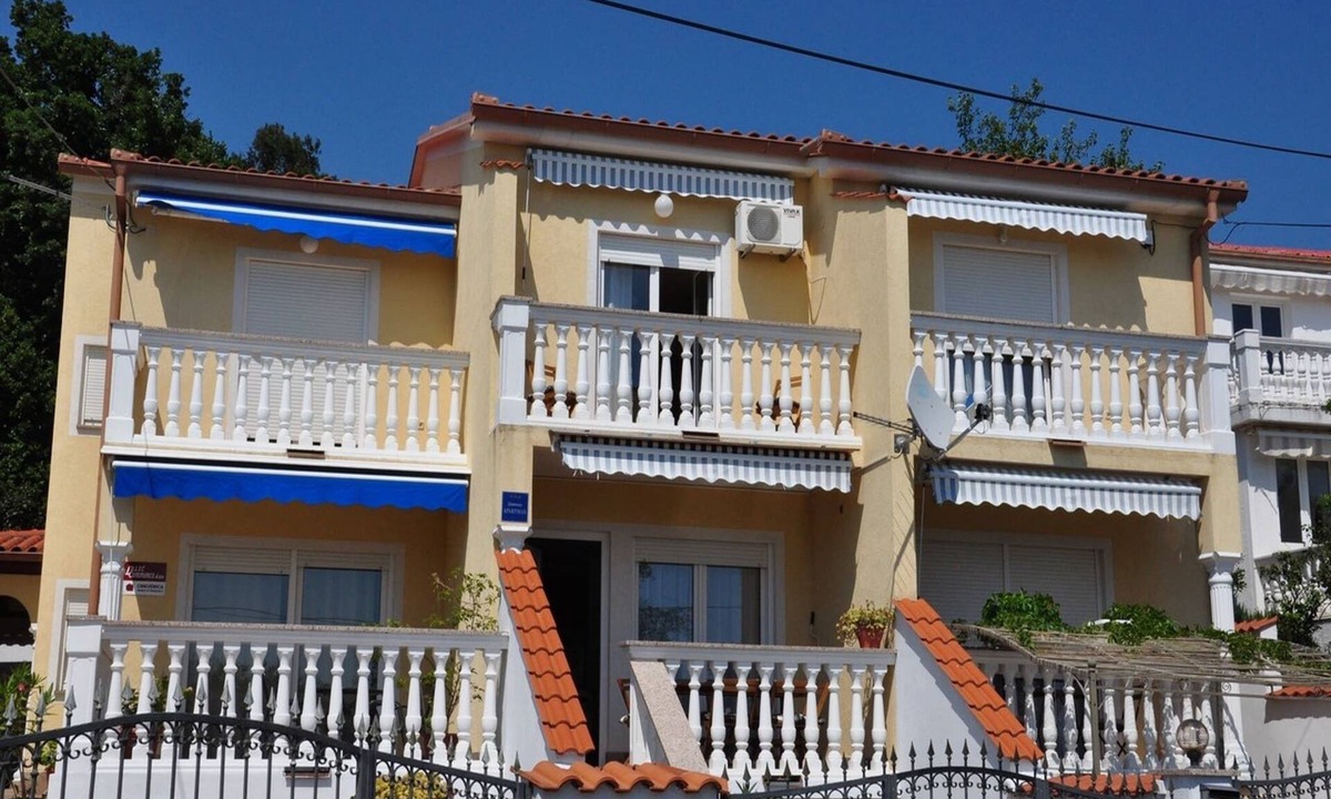 Crikvenica House | Holiday Home in Crikvenica near Sandy Beach