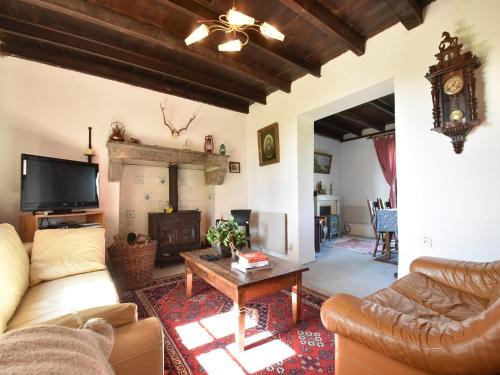 Gannay-sur-Loire House | Holiday Home in Decize near Beach