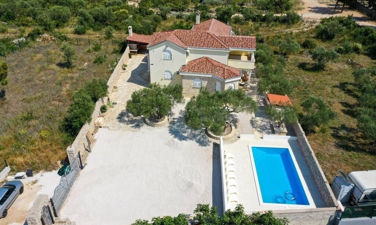 Drage House | Holiday Home in Drage with Terrace, Air condition, WIFI, Washing machine (4884-1)