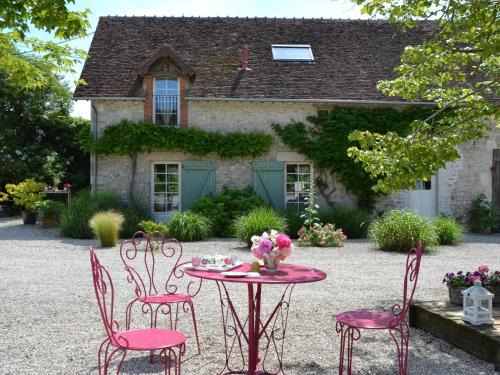 Chilleurs-aux-Bois House | Holiday Home in Chilleurs near Château