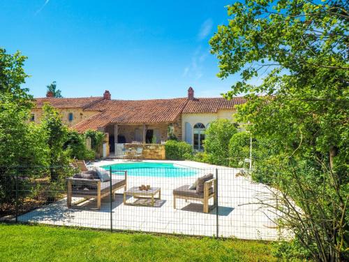 Saint-Laurent-de-la-Salle House | Holiday Home in Saint-Laurent-de-la-Salle with Pool