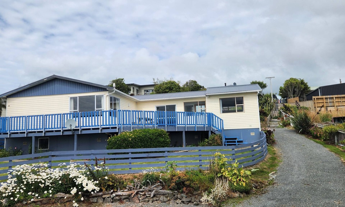 Kaka Point House | Holiday home in Kaka Point