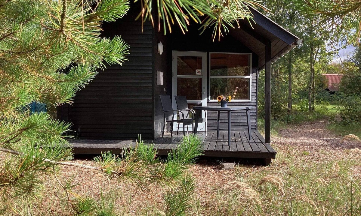 Pandrup House | Holiday Home in Pandrup With Shared Bathroom