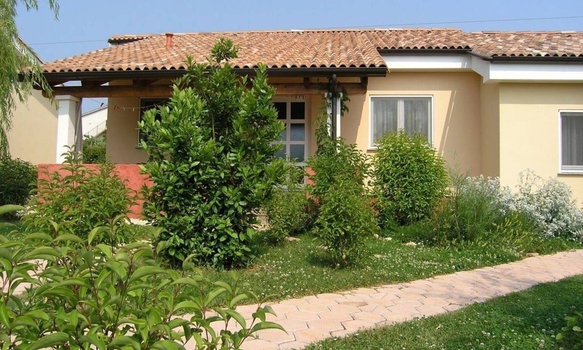 Vrvari House | Holiday Home in Poreč with Terrace, Air condition, WIFI, Dishwasher (4400-6)