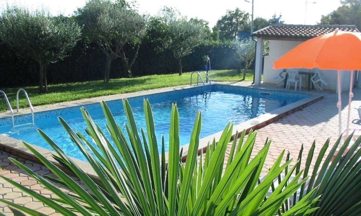 Vrvari House | Holiday Home in Poreč with Terrace, Air condition, WIFI, Dishwasher (4400-7)