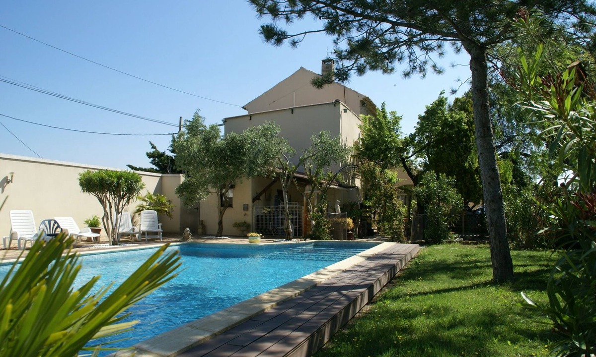 Piolenc House | Holiday Home in Provence with Pool & Tennis