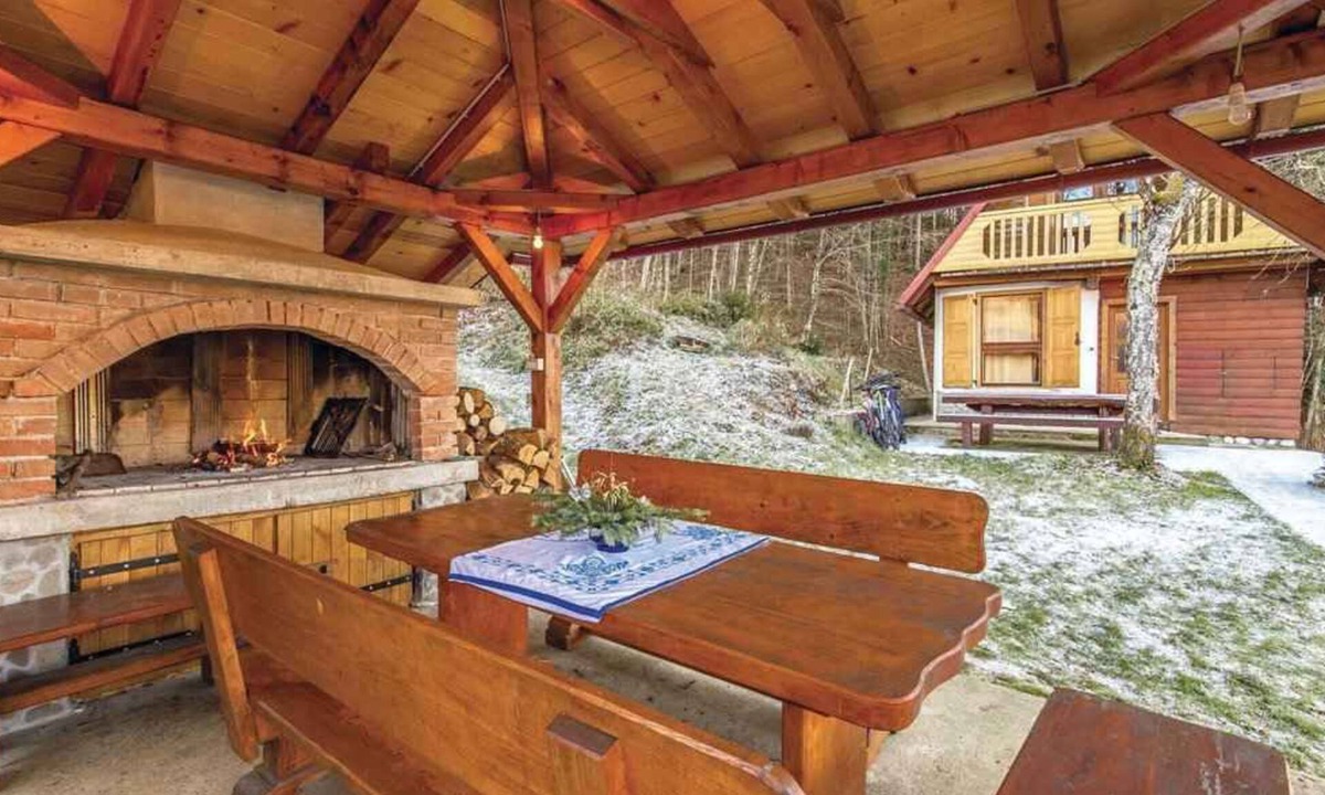 Skrad House | Holiday home in the forest next to river