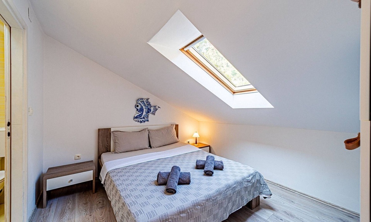 Pupnat Apartment | Holiday Home Island Gem - Five Bedroom Apartment