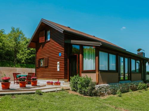 Perusic House | Holiday Home Iv-an by Interhome