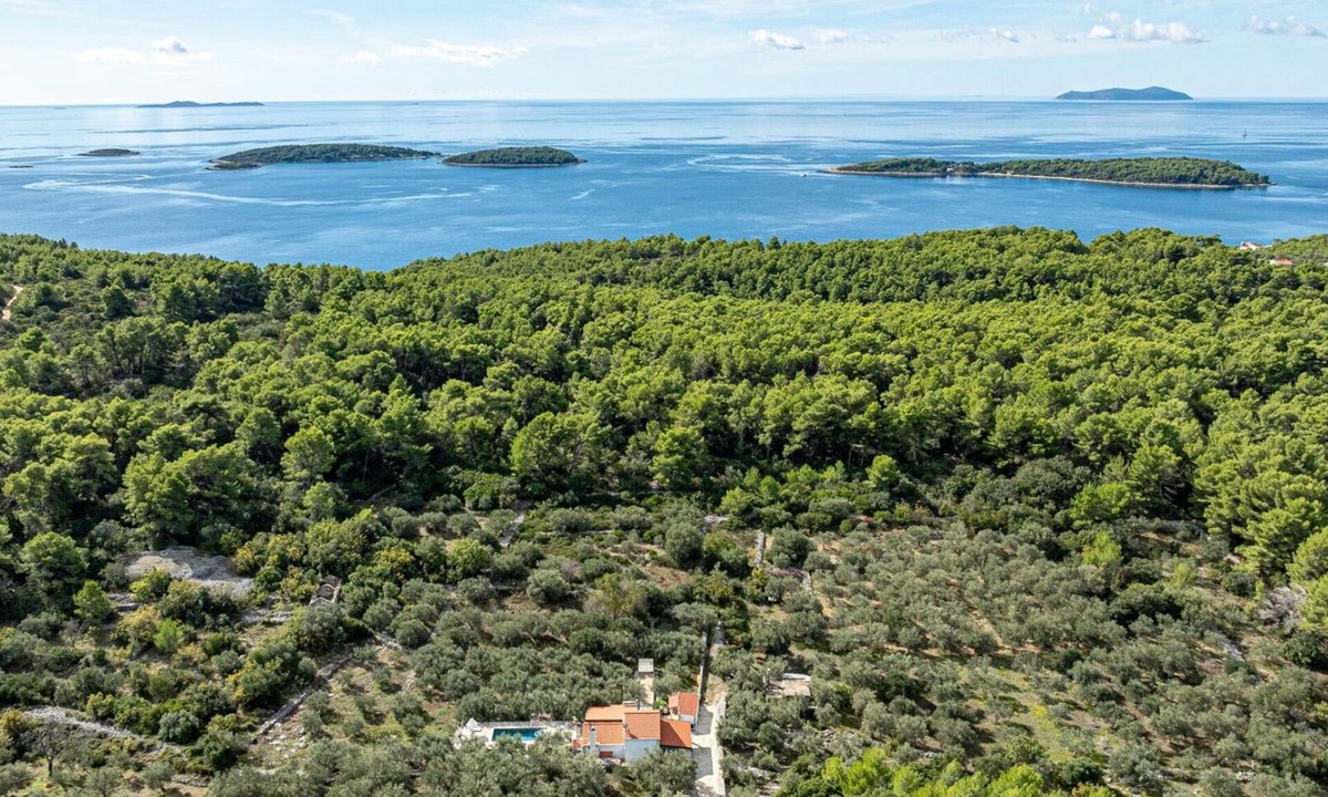 Potirna Villa | Holiday Home Ivan with heated pool by Villas Guide