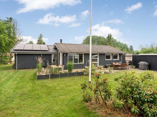 Hou House | Holiday Home Juste - 1-7km from the sea by Interhome