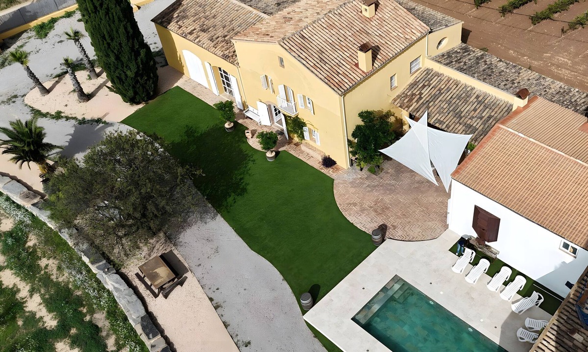 San Martin Sarroca House | Holiday Home 'Lidia' with Mountain View, Private Pool and Wi-Fi