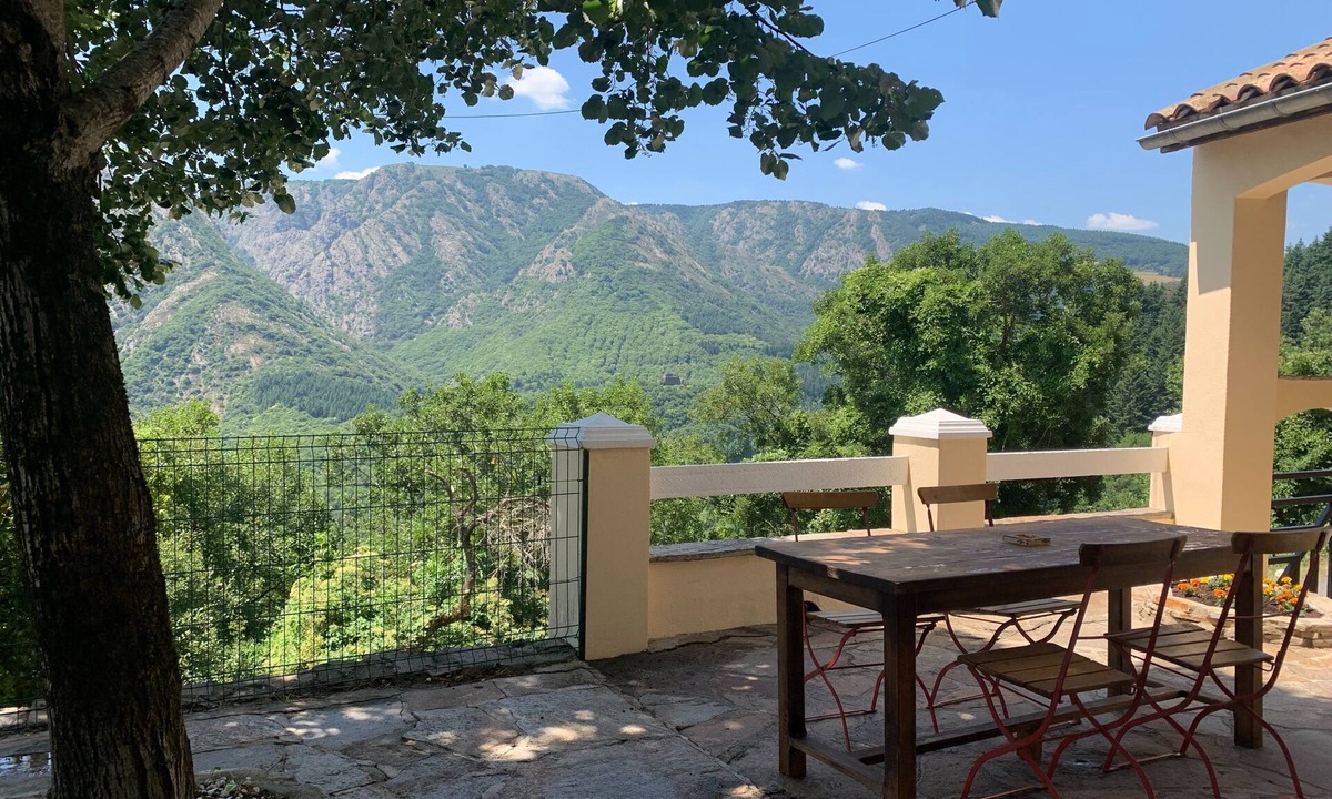 Castanet-le-Haut House | Holiday Home 'La Reguergue' with Mountain View, Private Terrace and Wi-Fi