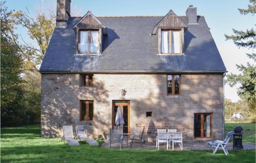 Saint-Manvieu-Bocage House | Holiday Home Lieu Dit La Riviere