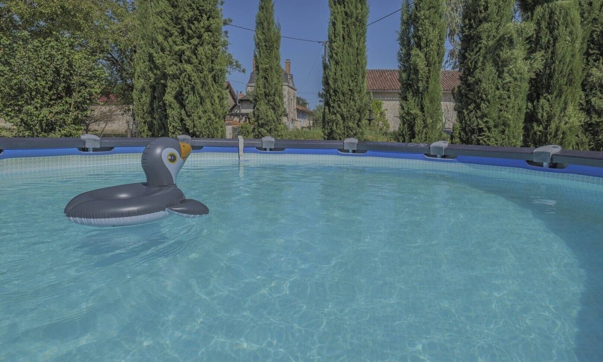 Lizant House | Holiday Home 'L'Olivier Gîte' with Private Pool, Private Terrace and Wi-Fi