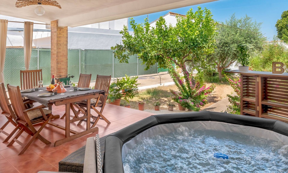 Catadau House | Holiday Home 'La Bombonera' with Wi-Fi