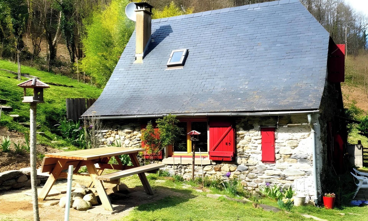 Bonac-Irazein House | Holiday Home "La Cardabelle" – Nature Retreat in Bonac-Irazein, Private Garden, Mountain Views