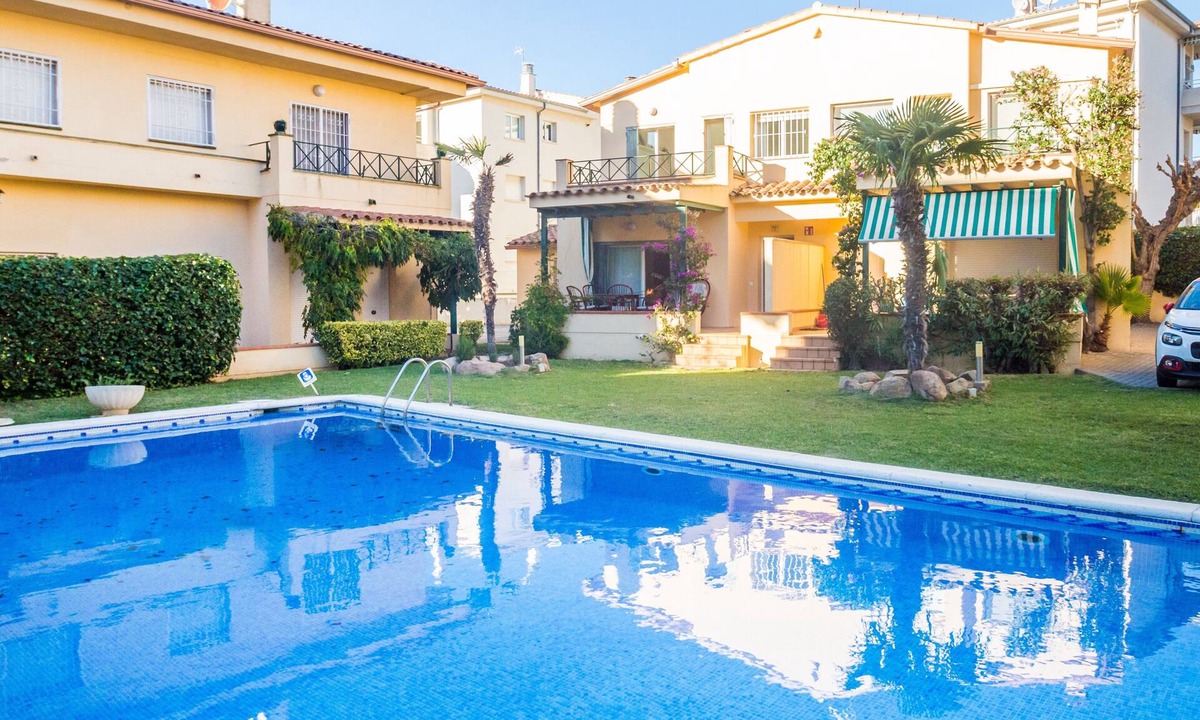 Platja d'Aro House | Holiday Home 'La Calma' with Shared Pool and Private Terrace