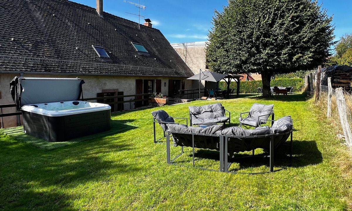 Erckartswiller House | Holiday Home 'La Buissonnière' with Private Terrace, Garden, and Wi-Fi
